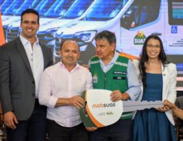 Governador Lucas Ribeiro e ministro Wellington Dias entregam veículos para ampliar acesso aos serviços da assistência social na Paraíba