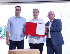 Lucas Ribeiro e ministro Gustavo Feliciano assinam convênio para qualificar profissionais do turismo e assegurar crescimento do setor na Paraíba