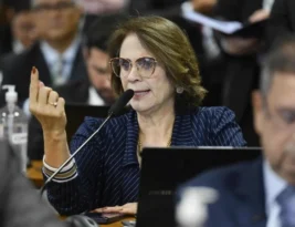 Damares diz que já fez “o que era preciso” na pré-campanha de Flávio